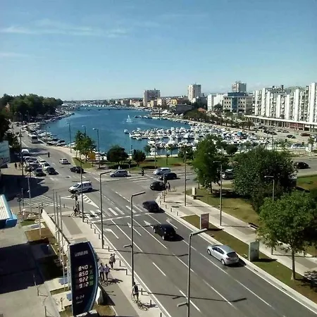 Διαμέρισμα Jazine1 *